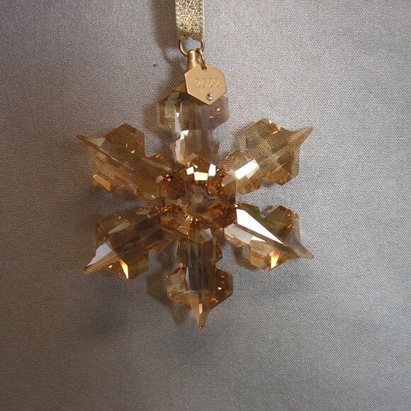 Swarovski Crystal 2022 Annual Edition Festive Gold Snowflake Christmas Ornament - Picture 1 of 2